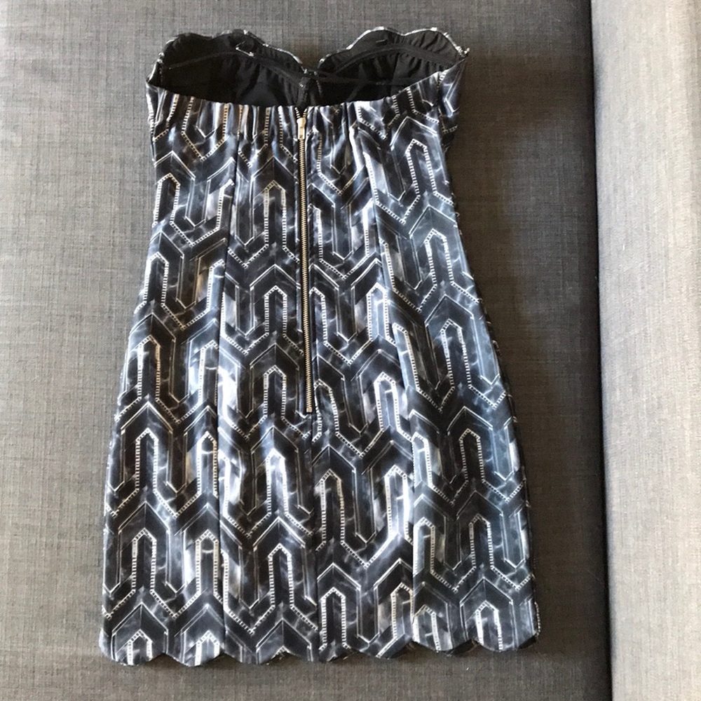 Patterned Strapless Dress - image 4